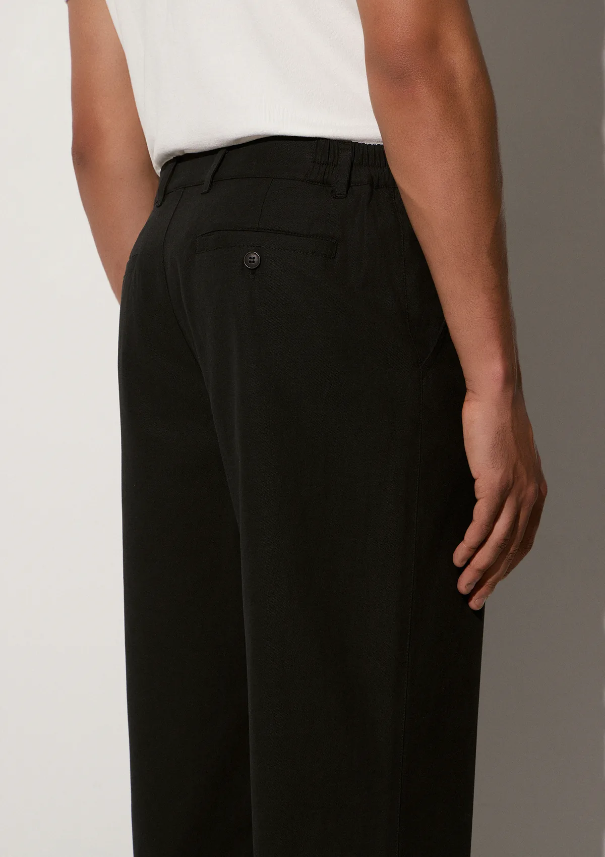 lunaro-lyocell-trousers-black-lifestyle-side Lunaro Lyocell Trousers - Black - Sea You Soon