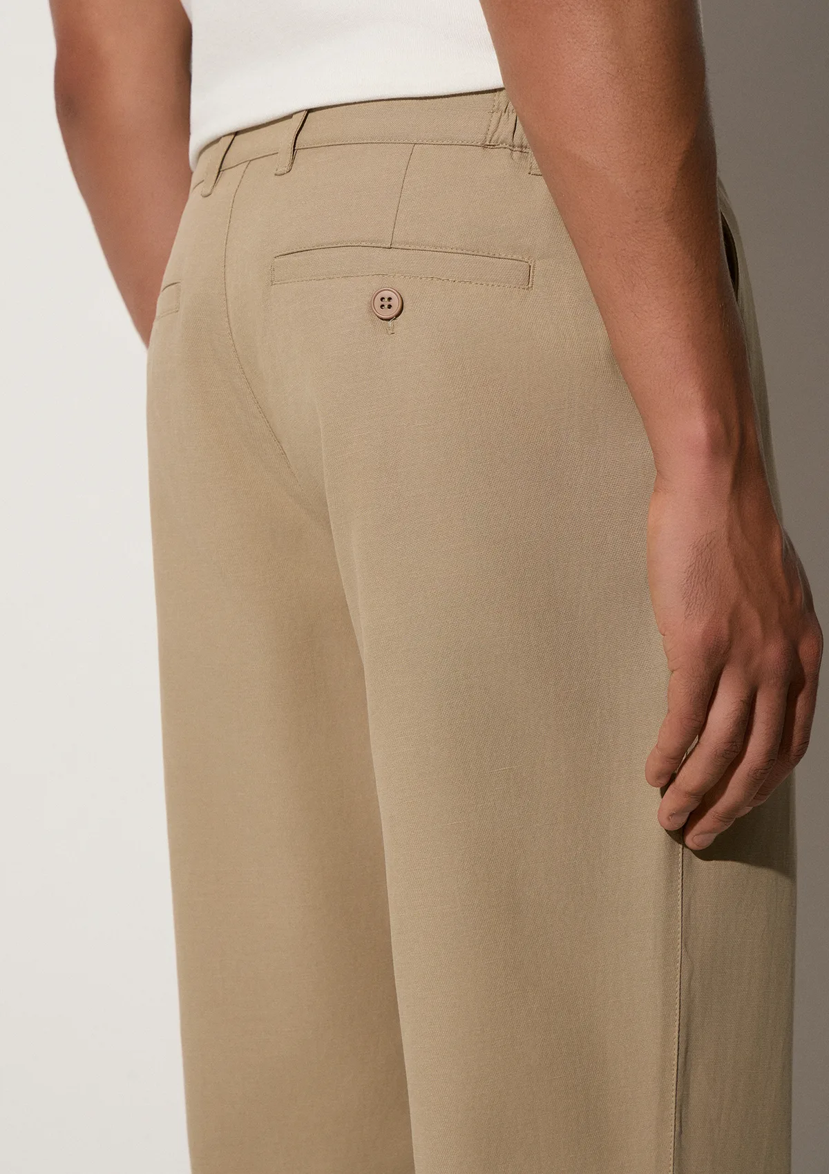 lunaro-lyocell-trousers-taupe-lifestyle-side Lunaro Lyocell Trousers - Taupe - Sea You Soon