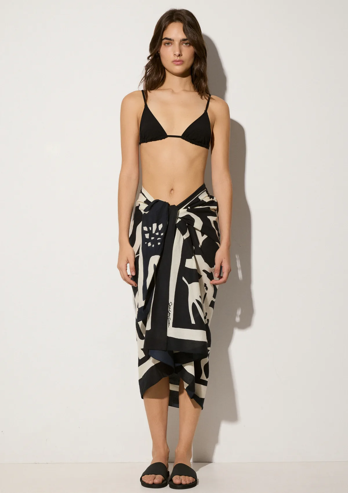 melita-cotton-beach-pareo-black-lifestyle-front Melita Pareo - Black - Sea You Soon