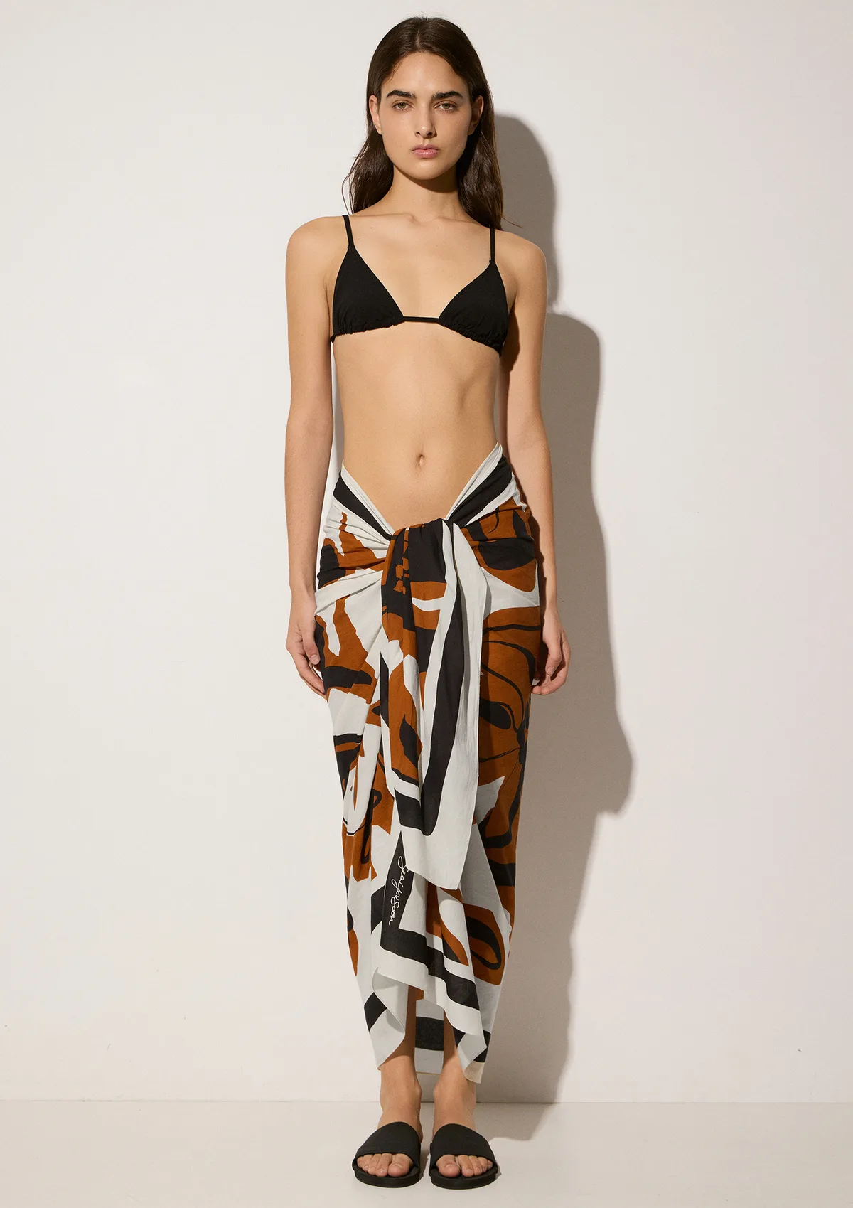 melita-cotton-beach-pareo-burnt-umber-lifestyle-front Melita Pareo - Burnt Umber - Sea You Soon