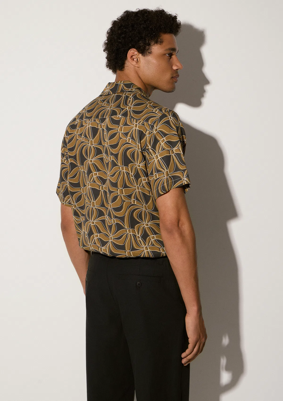 pekan-tencel-shirt-mocha-back Pekan TENCEL™ TENCEL™ shirt in Coco Mocha, studio back side shot on a model by Sea You Soon, Made in Greece