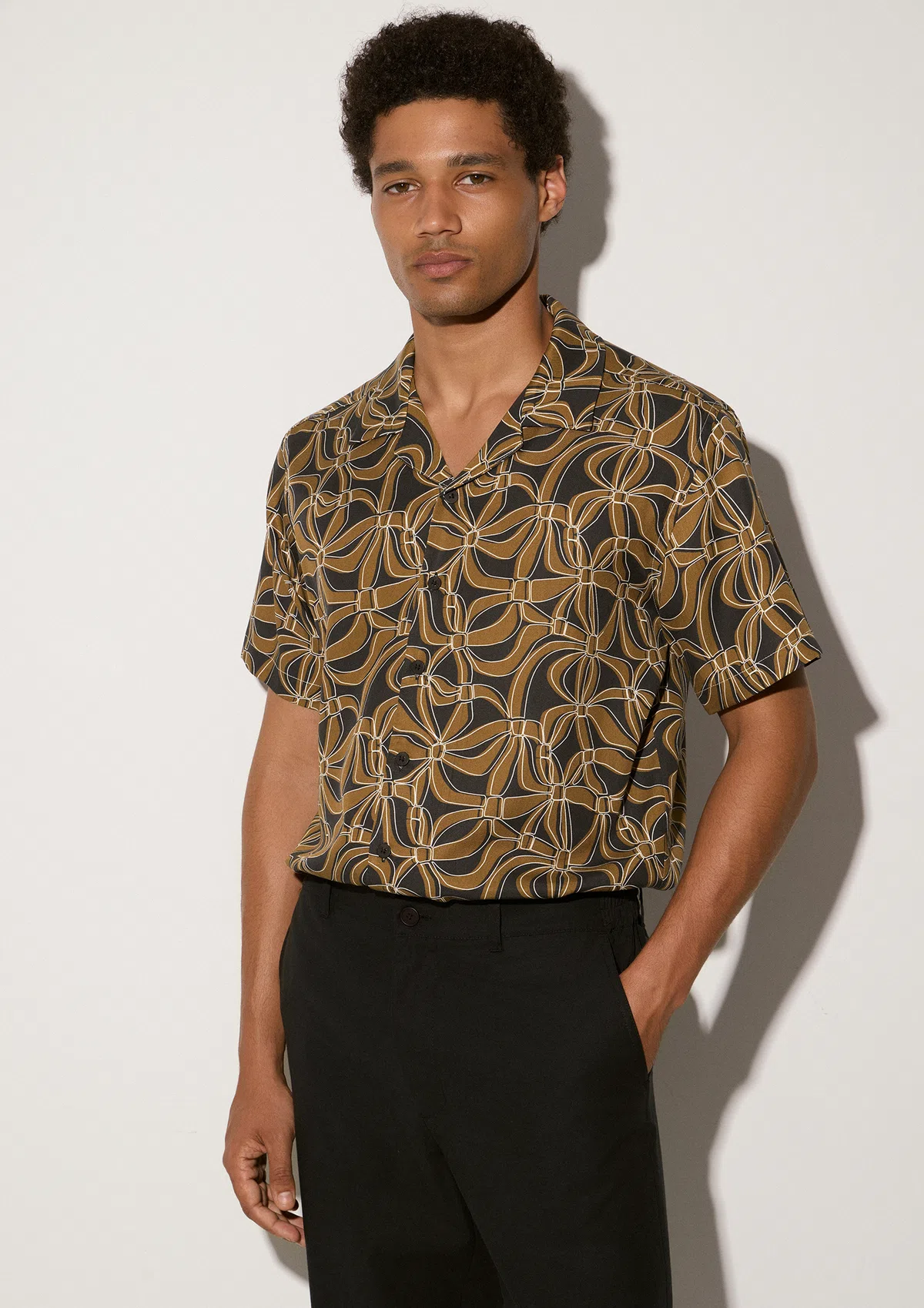 pekan-tencel-shirt-coco-mocha-lifestyle-side Pekan TENCEL™ short sleeve shirt in Coco Mocha, front view on white background by Sea You Soon