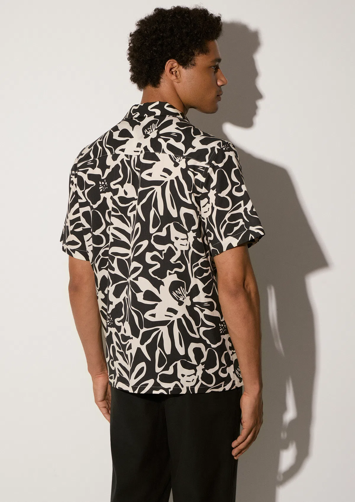 saporo-tencel-shirt-black-back Saporo TENCEL™ TENCEL™ shirt in Black, back studio shot by Sea You Soon, designed in Greece