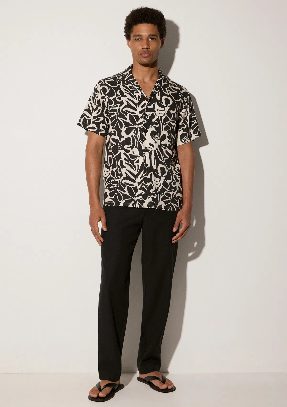 saporo-tencel-shirt-black-lifestyle-front Additional angle of Saporo TENCEL™ short sleeve shirt in Black on white background