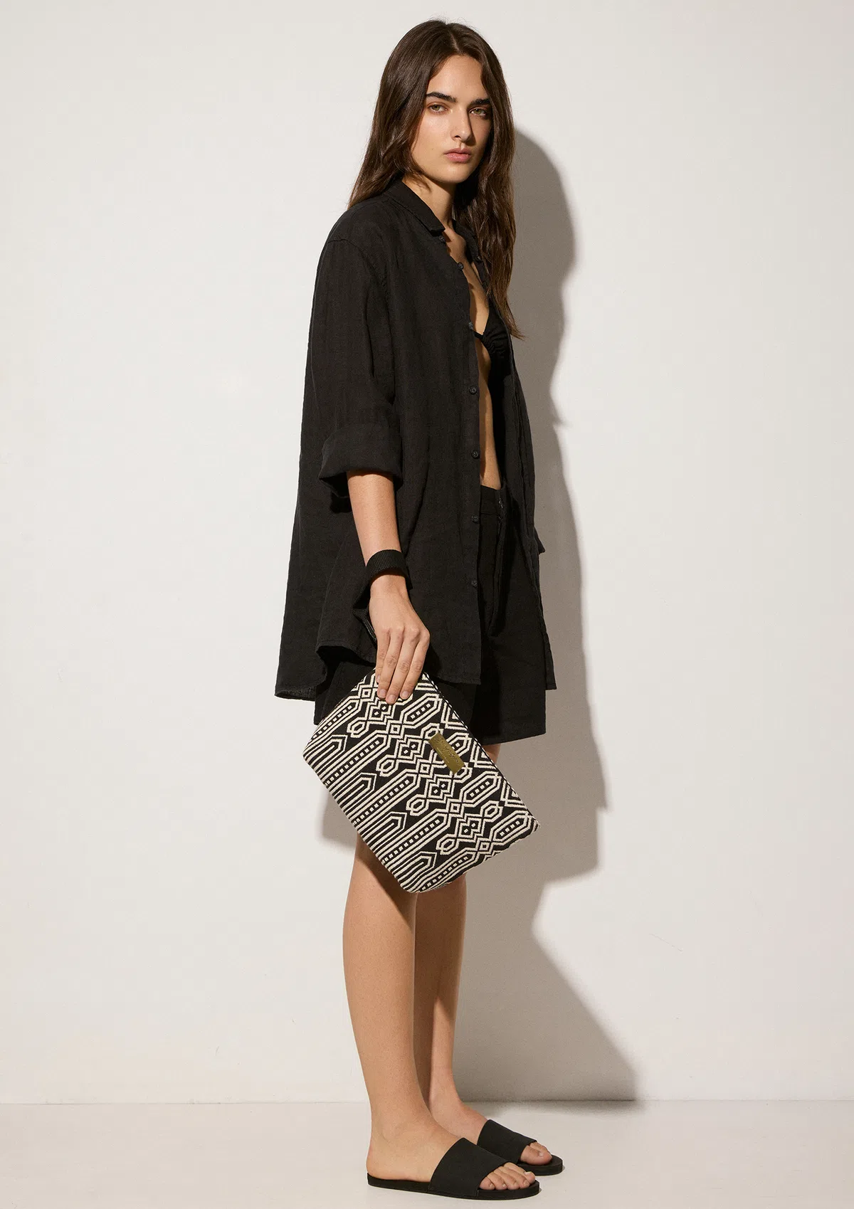 simoneta-cotton-midi-clutch-black-lifestyle-front Simoneta Clutch - Black - Sea You Soon